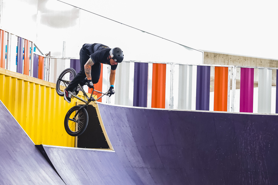 jnrIs, 人字坡上展 jnrIs, 人字坡上展